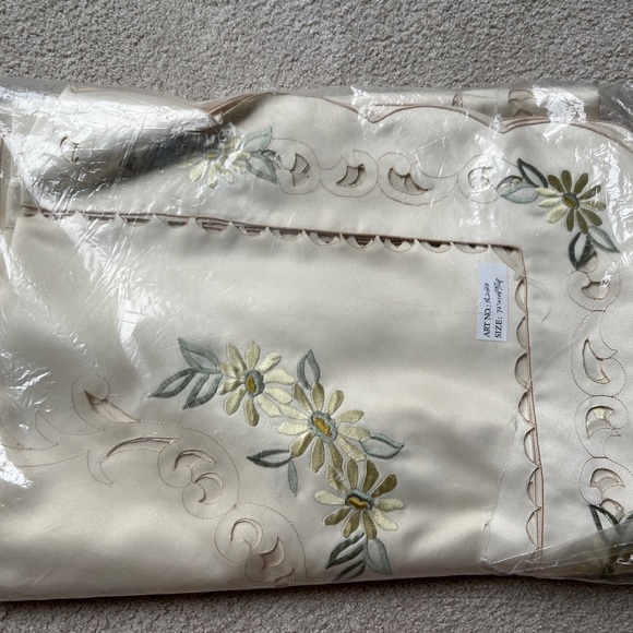 Ivory Embroidery Organza Floral 72”X108” 12 Table Cloths Napkins Wedding Party - Picture 5 of 9